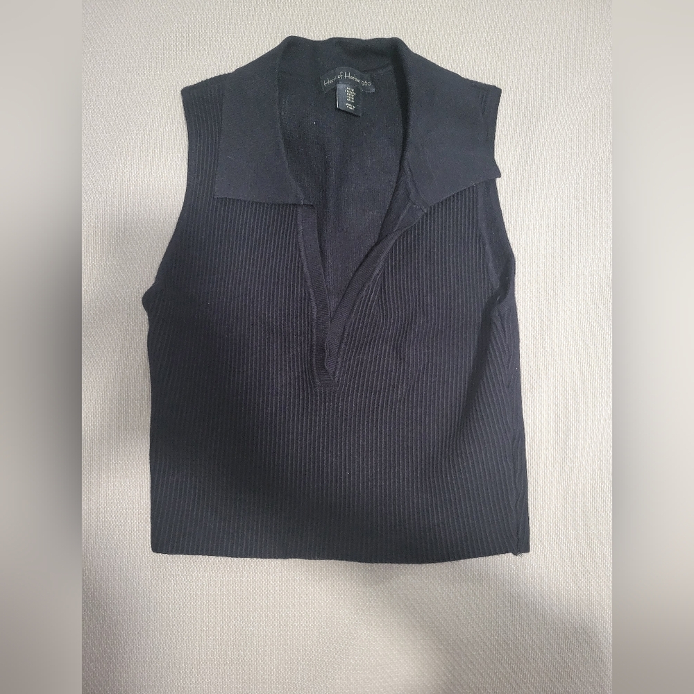 House of Harlow 1960 Deep V-neck Ribbed Collared Knit Top